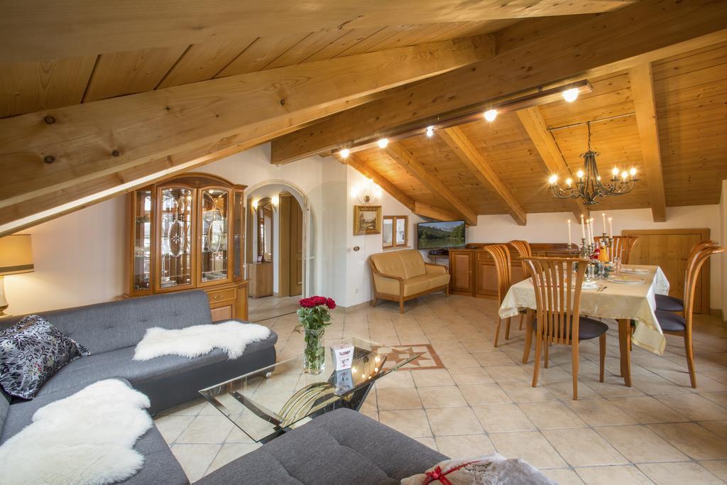 Golden Gapa Penthouse 1 Daire Garmisch-Partenkirchen Oda fotoğraf