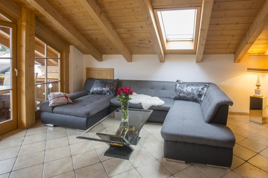 Golden Gapa Penthouse 1 Daire Garmisch-Partenkirchen Oda fotoğraf